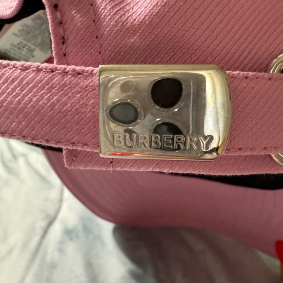 Authentic Burberry - Picture 7 of 9